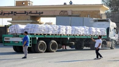 دخول قافلة مساعدات إنسانية إلى قطاع غزة عبر منفذ رفح