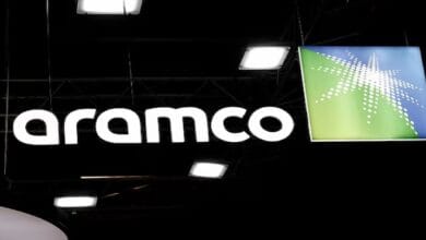 أرامكو تسجل انخفاضاً في الأرباح السنوية وتعلن عن أول عملية إعادة شراء أسهم