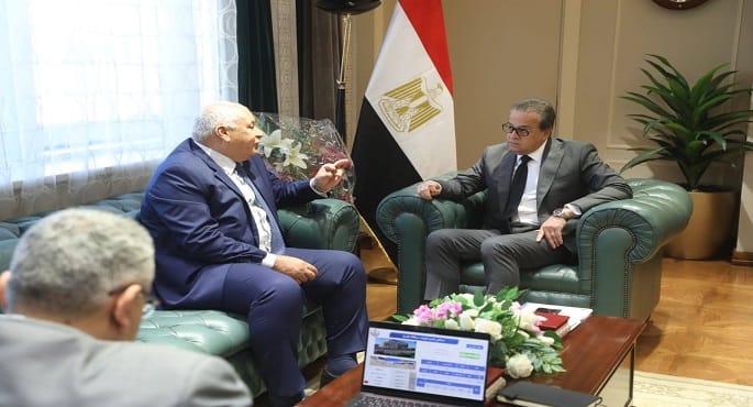 وزير الصحة يبحث مع محافظ مطروح الاستعدادات لإدراج المحافظة في منظومة التأمين الصحي الشامل