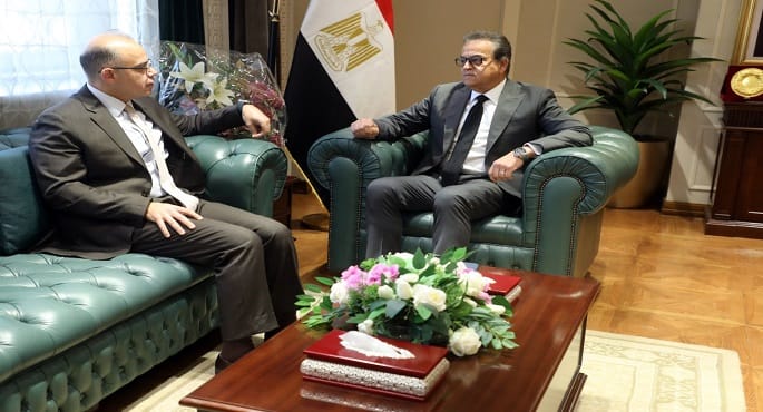 وزيرا الصحة والاستثمار يبحثان تعزيز الشراكة مع القطاع الخاص لتطوير منظومة التأمين الصحي الشامل