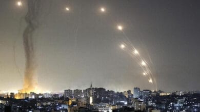 الدفاع الإماراتية تعلن التعامل مع رشقة صواريخ بالستية قادمة من إيران