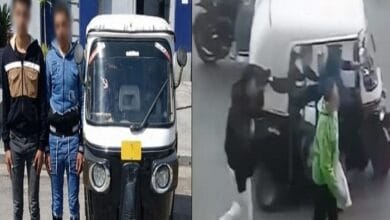 ضبط شخصين بالإسكندرية حاولا سرقة هاتف سيدة بواسطة "توك توك"