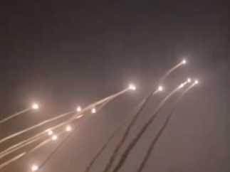 السعودية تعترض صواريخ باليستية إيرانية تستهدف قاعدة جوية.. وطهران تستهدف مواقع أمريكية و"تل أبيب"