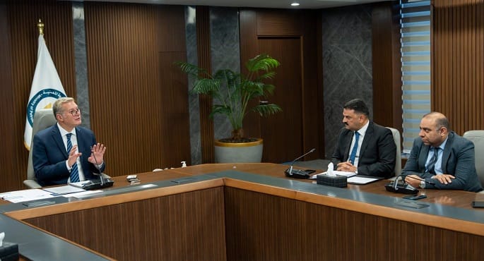 وزير البترول يبحث آليات تنفيذ المسح الجوي الشامل للمعادن في مصر