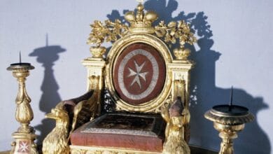 محكمة روسية تغرم زائراً خرب عرش فرسان مالطا بمتحف الأرميتاج