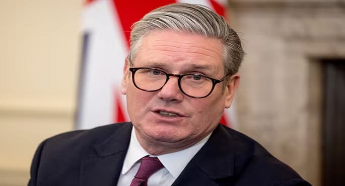 رئيس وزراء بريطانيا يدافع عن قرار عدم التدخل في الصراع الإيراني