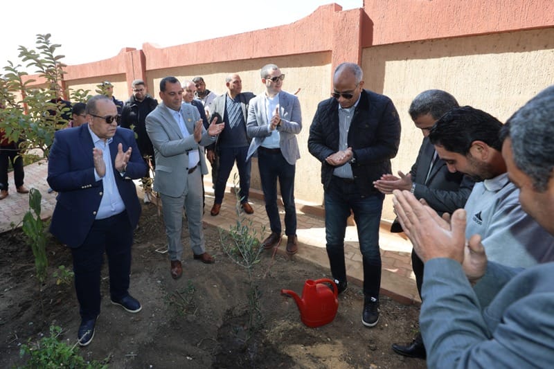 محافظ كفرالشيخ يدشن حملة لزراعة 50 ألف شجرة مثمرة بمدينة الرياض