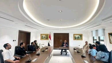 السفير المصري في أبوظبي يبحث أوضاع الجالية المصرية