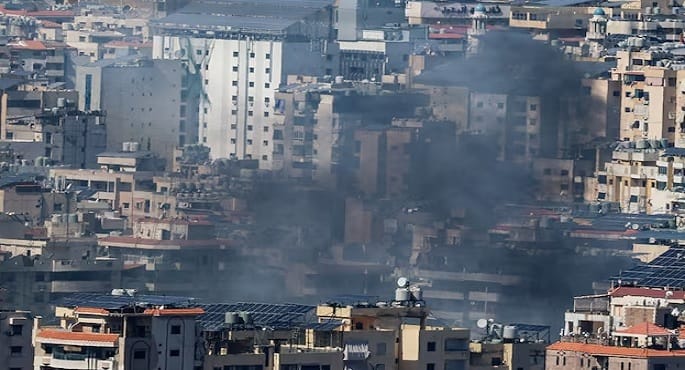 الكيان الصهيوني يكثف ضرباته على بيروت وجنوب لبنان مع تحذيرات بالإخلاء
