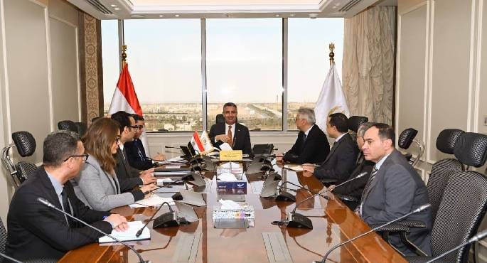 وزير التموين يتابع مع شركة “فييرم مصر” مشروع توطين صناعة صوامع تخزين الحبوب
