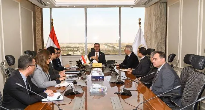 وزير التموين يتابع مع شركة “فييرم مصر” مشروع توطين صناعة صوامع تخزين الحبوب
