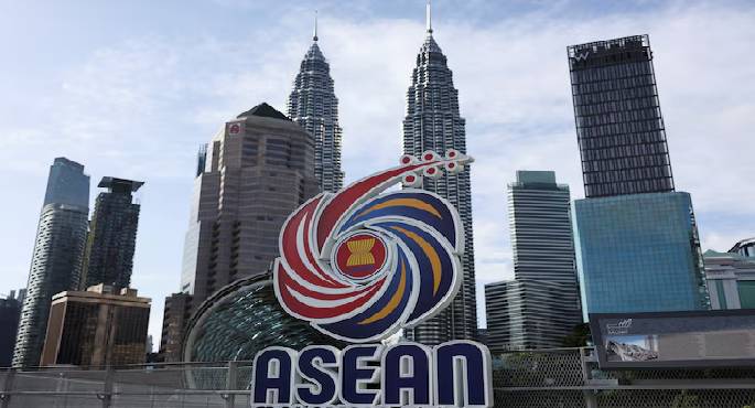 وزراء خارجية آسيان يبحثون تداعيات صراع الشرق الأوسط على إمدادات الطاقة