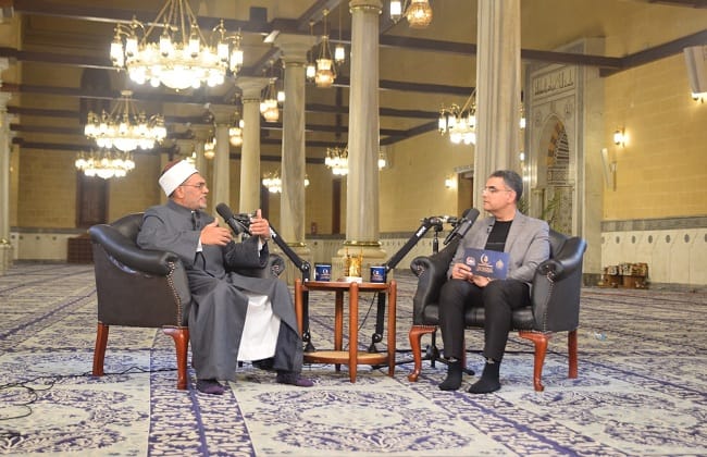 ملتقى الفكر الإسلامي بمسجد الإمام الحسين يناقش دور الشباب والتكامل المعرفي في بناء الوعي