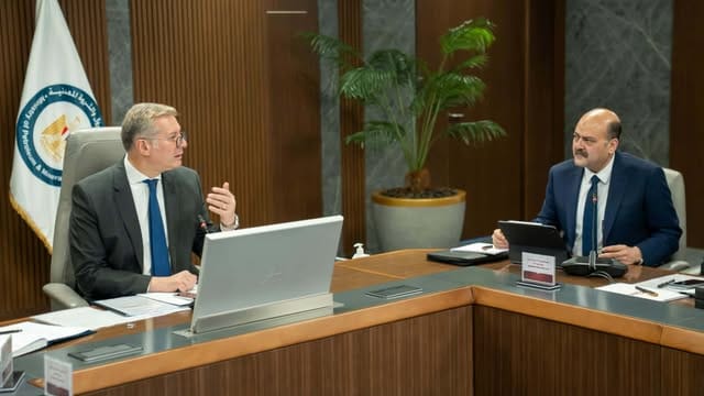 البتروكيماويات المصرية: خطة خمسية لاستثمارات بـ 11 مليار دولار وتوطين 20 منتجًا