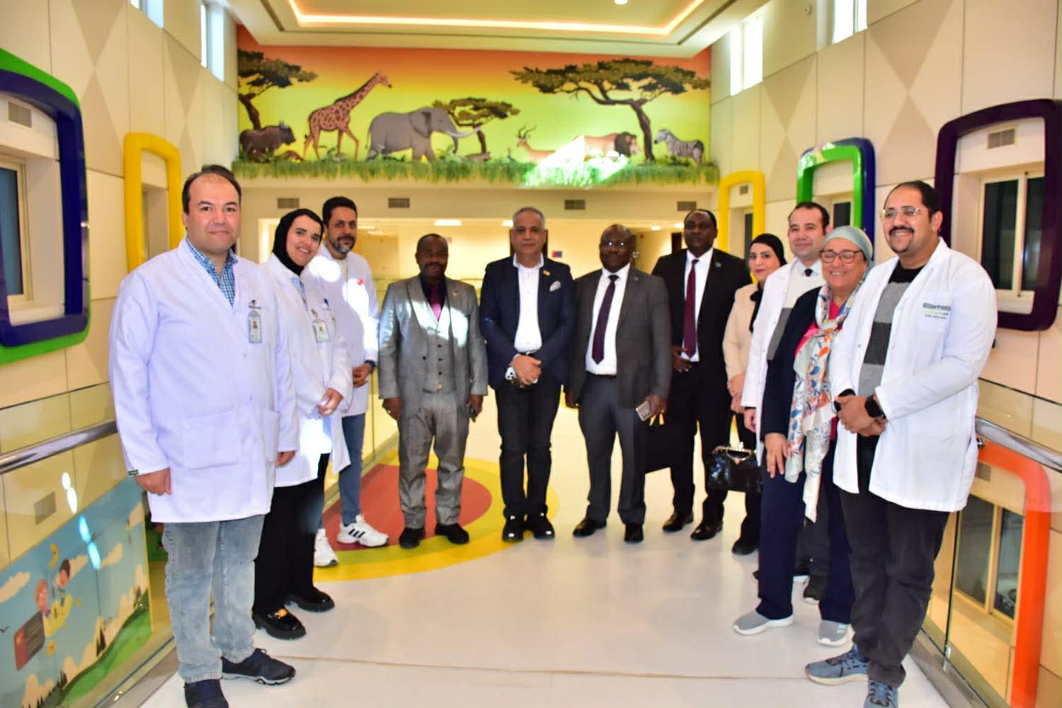 تعزيز السياحة العلاجية بين مصر ودول إفريقيا: زيارة دبلوماسية رفيعة لمستشفى شفاء الأورمان بالأقصر