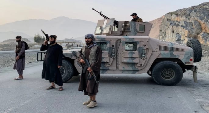 حركة طالبان: باكستان تقصف مستودع وقود قرب مطار قندهار