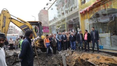 محافظ القاهرة يشرف على إصلاح كسر ماسورة مياه بشبرا وتوفير مياه مجانية للمتضررين