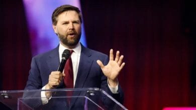 صحيفة بوليتيكو: نائب الرئيس الأمريكي عارض حرب إيران قبل قرار ترامب النهائي