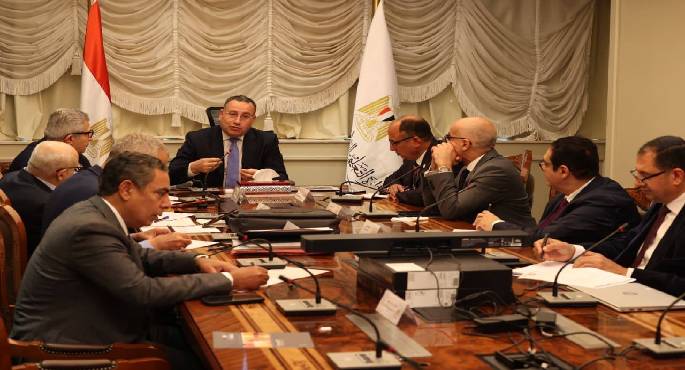 وزير التعليم العالي يترأس اجتماعًا طارئًا للمجلس الأعلى للجامعات لمناقشة ربط البرامج بسوق العمل