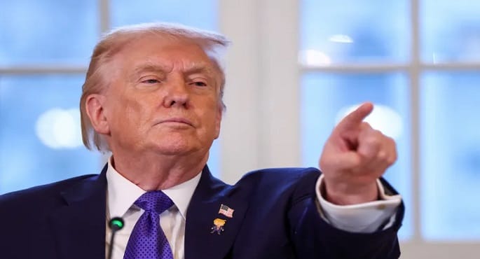 ترامب: نظام إيران سيسقط قريباً لكن ليس فوراً