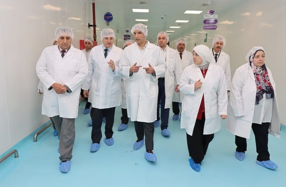 وزير الصناعة يشيد بدور مصنع "آمون للأدوية" في دعم الأمن الدوائي وزيادة الصادرات