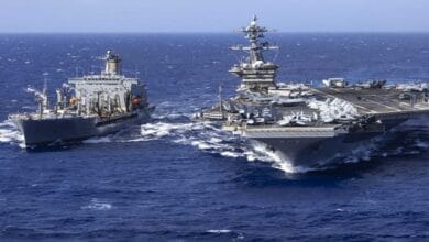 طهران: حاملة الطائرات الأمريكية "أبراهام لينكولن" خرجت عن الخدمة بقوة إيران