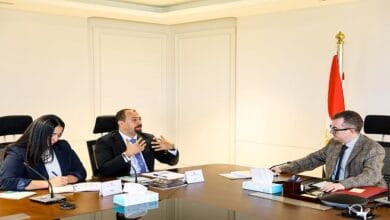 وزير التخطيط يبحث مع وفد منظمة التعاون الاقتصادي والتنمية تعزيز التعاون المؤسسي