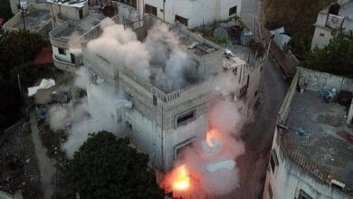 الاحتلال يدمر منزلاً فلسطينياً ويقتحم بلدة بالضفة الغربية