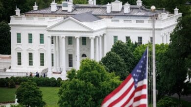 البيت الأبيض يدعو الجيش الإيراني لإلقاء السلاح وإنقاذ البلاد