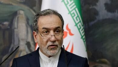 طهران تهدد باستهداف شركات أمريكية في المنطقة حال التعرض لمنشآتها