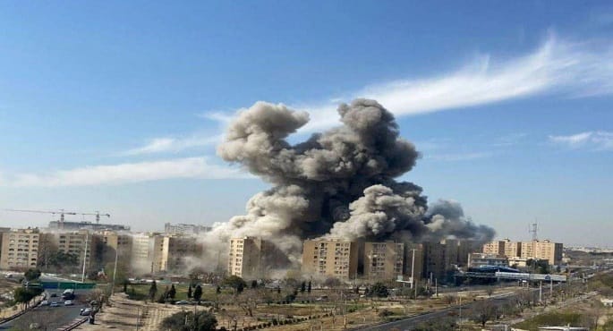 مقتل 15 شخصاً في هجوم صاروخي على مصنع بوسط إيران