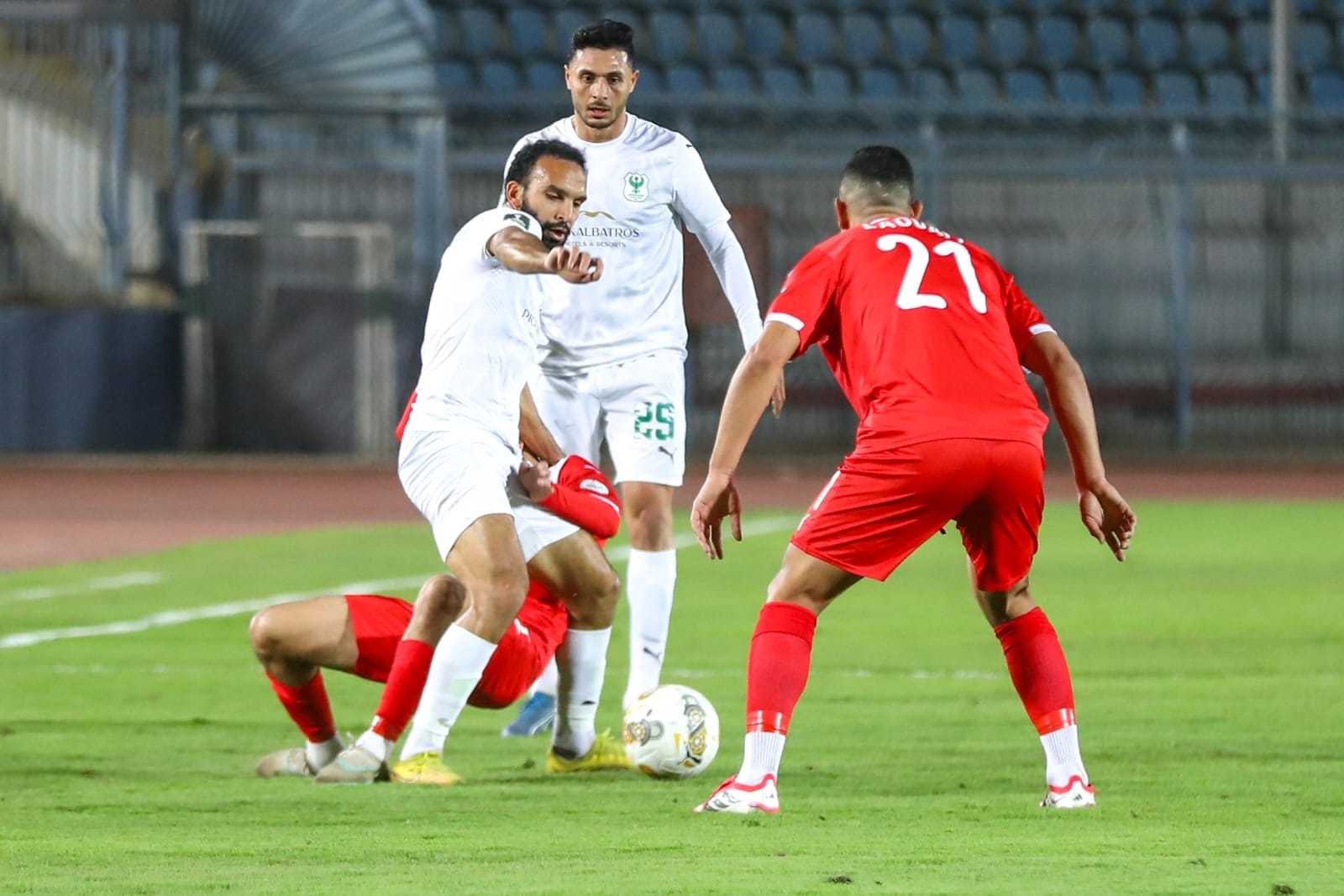شباب بلوزداد ينتزع تعادلاً غالياً أمام المصري 1-1 في ربع نهائي الكونفدرالية