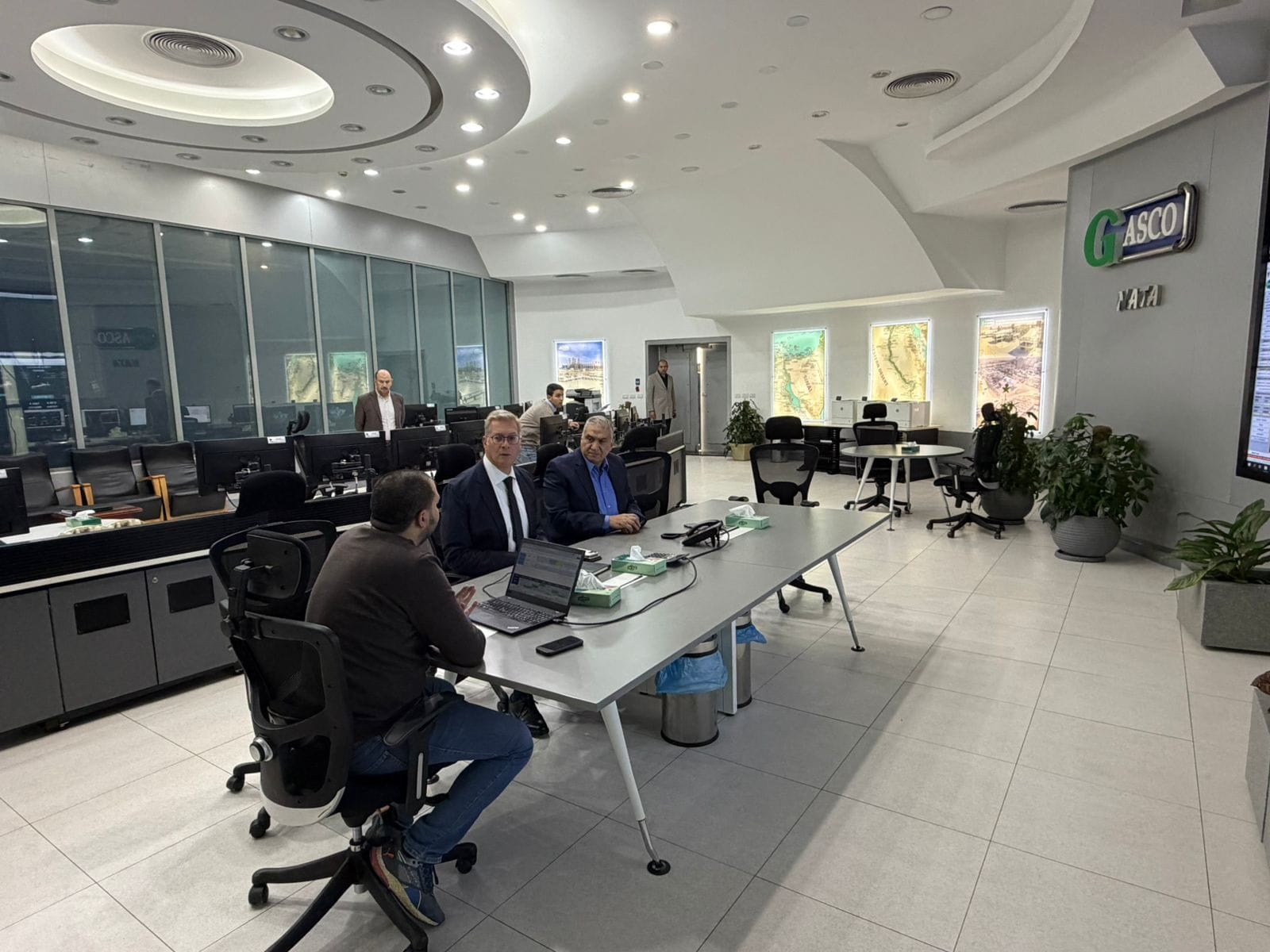 وزير البترول يتفقد مركز التحكم بالشبكة القومية للغاز