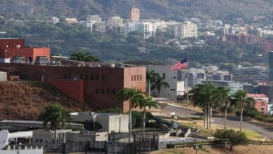 رفع العلم الأمريكي على السفارة في فنزويلا للمرة الأولى منذ 2019