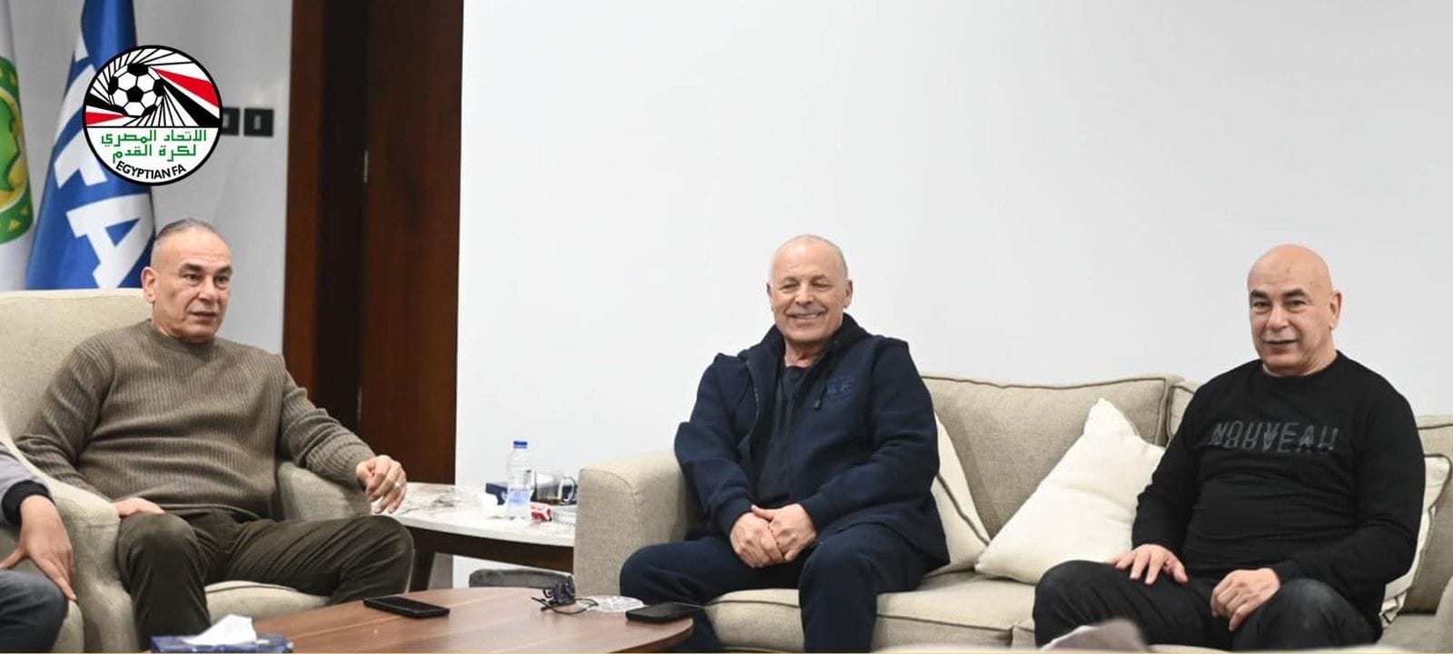 أبو ريدة يبحث ترتيبات معسكر المنتخب الوطني استعدادًا لتصفيات كأس العالم