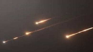 الدفاع الإماراتية تعلن اعتراض صواريخ ومسيّرات قادمة من إيران