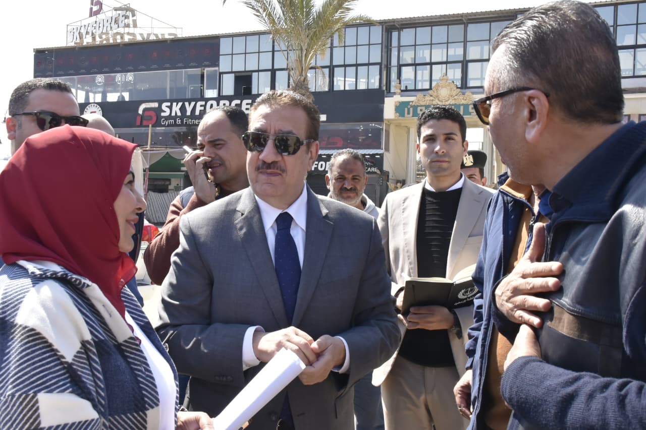 محافظ بورسعيد يحدد مهلة 60 يومًا لإنجاز تطوير ميدان مجمع المطاعم