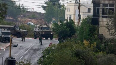 استشهاد فلسطيني في قصف على غزة واعتداءات استيطانية بالخليل