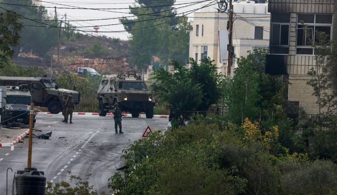 استشهاد فلسطيني في قصف على غزة واعتداءات استيطانية بالخليل