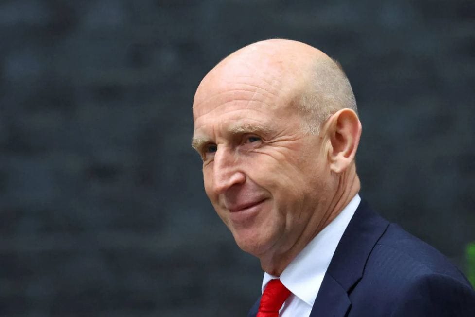 وزير الدفاع البريطاني: بحث خيارات إضافية لتأمين مضيق هرمز مع واشنطن والحلفاء