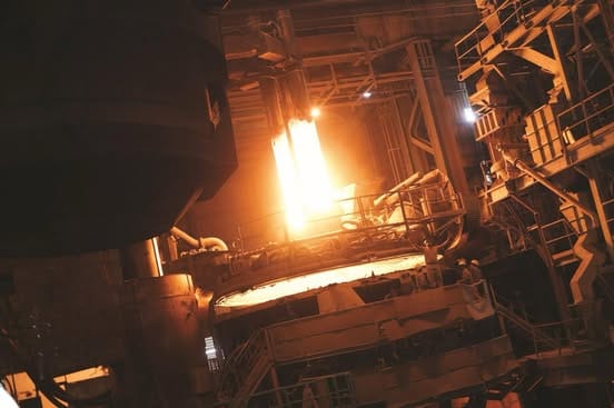 إغراق سوق الحديد بـ«البليت» يهدد الصناعة الوطنية ويستنزف العملة الصعبة