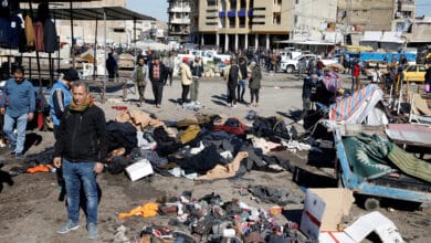 الدفاع المدني العراقي يكافح حريقًا وانتشال ضحايا في الجادرية ببغداد