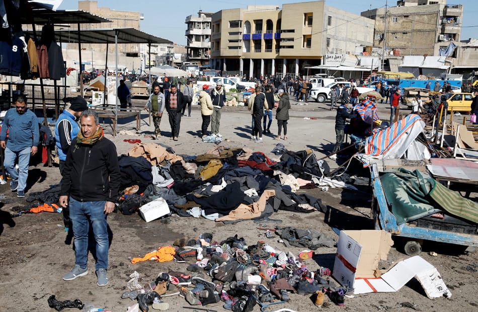الدفاع المدني العراقي يكافح حريقًا وانتشال ضحايا في الجادرية ببغداد