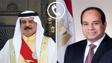 الرئيس السيسي يبحث مع ملك البحرين الموقف من الاعتداءات الإيرانية وتنسيق الجهود الإقليمية