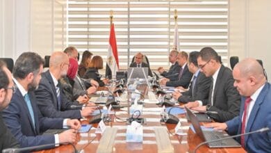 وزير الاستثمار يبحث مع "جنرال موتورز" جهود توطين صناعة السيارات وتعزيز الاستثمارات