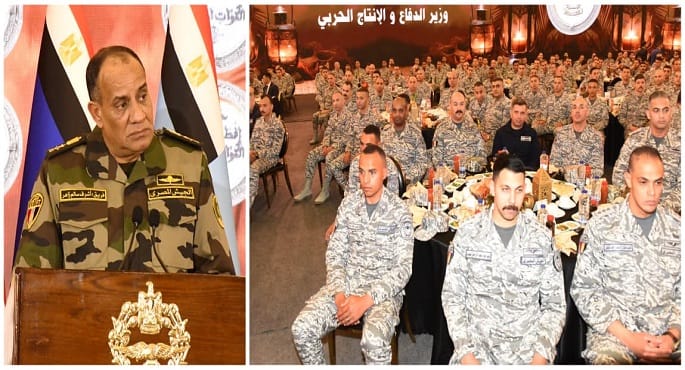 وزير الدفاع يبحث مع مقاتلي القوات الجوية جهود التطوير ويشاركهم الإفطار
