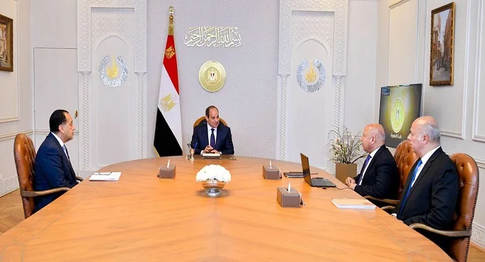 الرئيس السيسي يؤكد ضرورة الالتزام بالجداول الزمنية ومعايير الجودة في مشروعات وزارة النقل