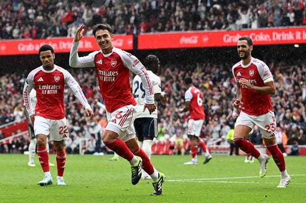أرسنال يتصدر الدوري الإنجليزي بعد ختام الجولة 30