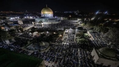 الاحتلال الإسرائيلي يمنع المصلين من أداء صلاة التراويح بالقدس