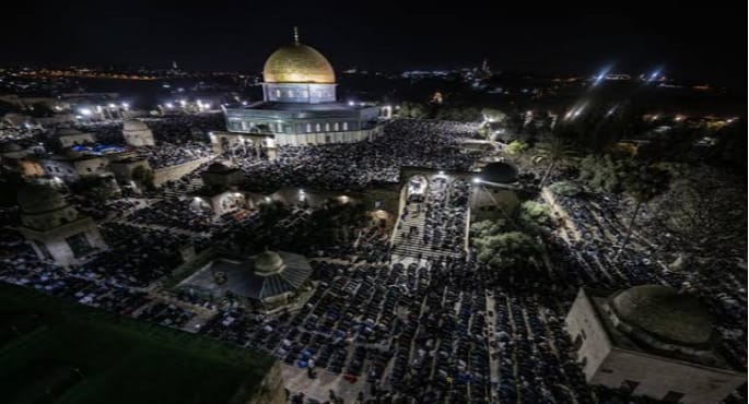 الاحتلال الإسرائيلي يمنع المصلين من أداء صلاة التراويح بالقدس